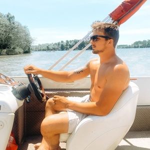 Meet your Posher, Brock